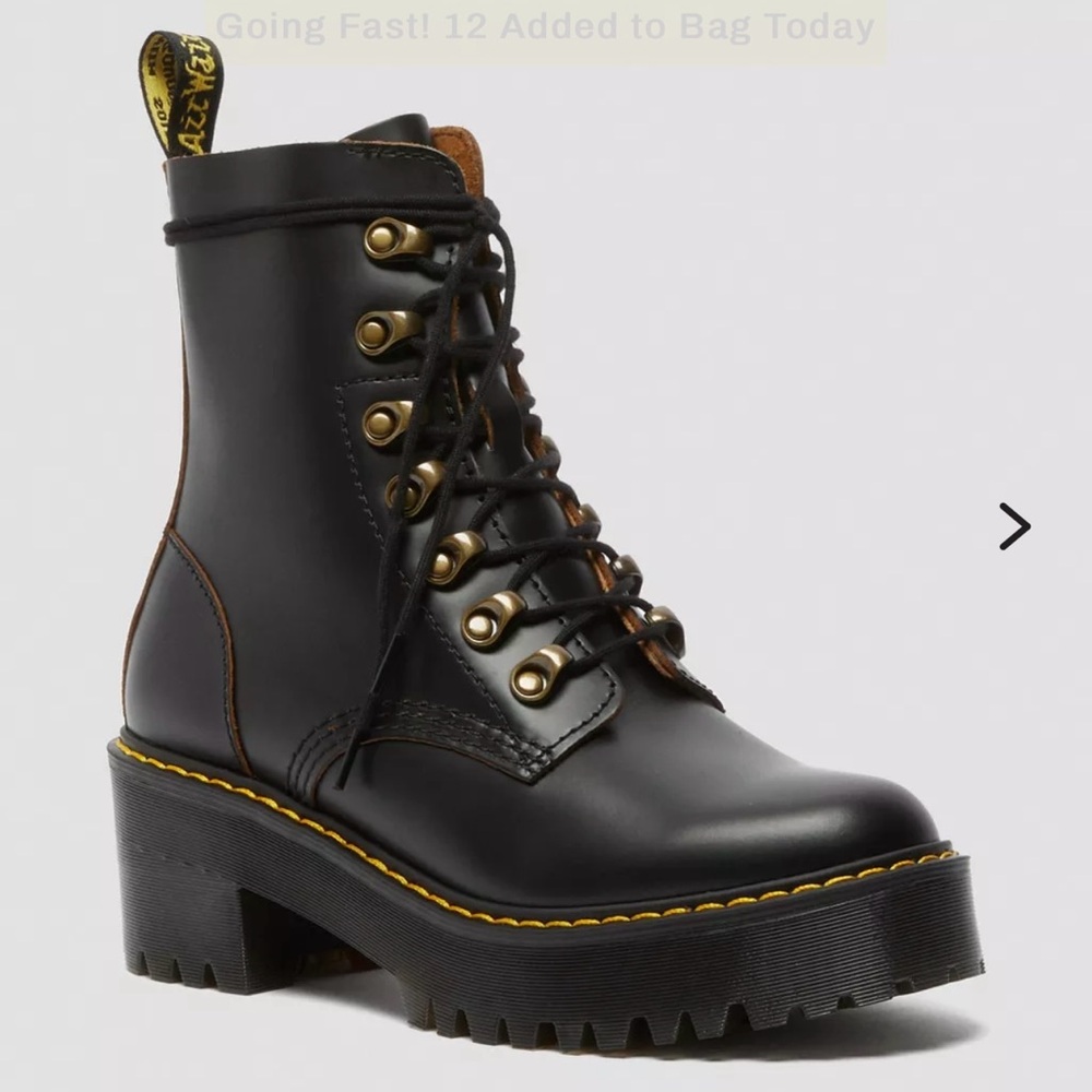 Dr. Martens Leona Boot